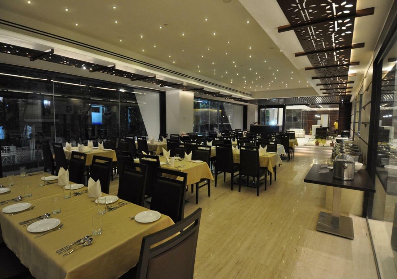 Tarawade Clarks Inn Пуна Экстерьер фото